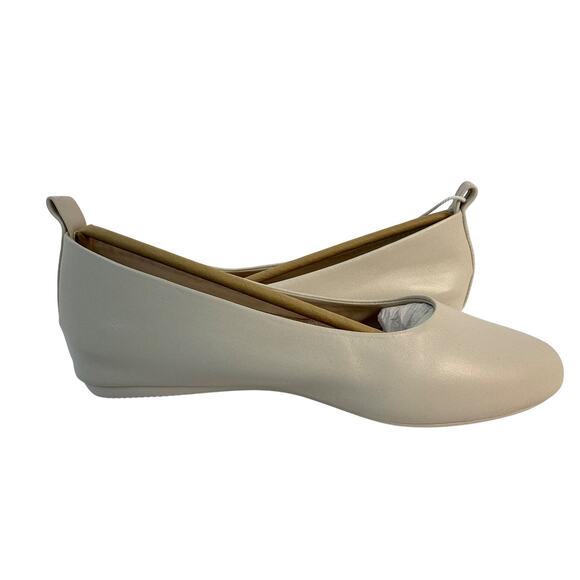 Andre Assous Nalah Ballet Flat Casual Women's 7M White Leather Slip On - Picture 5 of 9